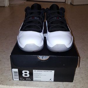 Jordan 11 Retro Low Reverse Concord (Tuxedo)